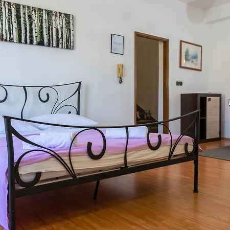 Apartamento With A Parking Space Kastel Stari, - 20978
